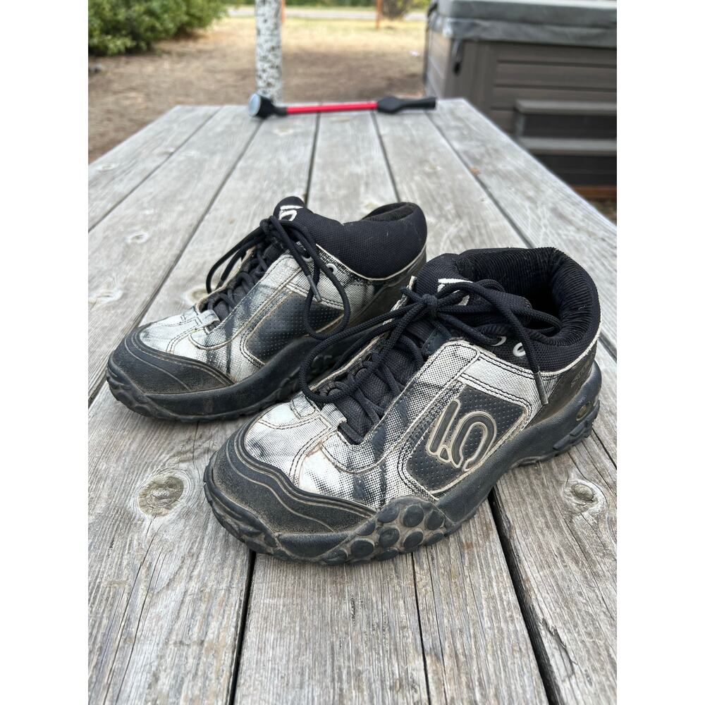 Five Ten Karver Ash grey women’s mountain biking downhill shoes high tops size 7